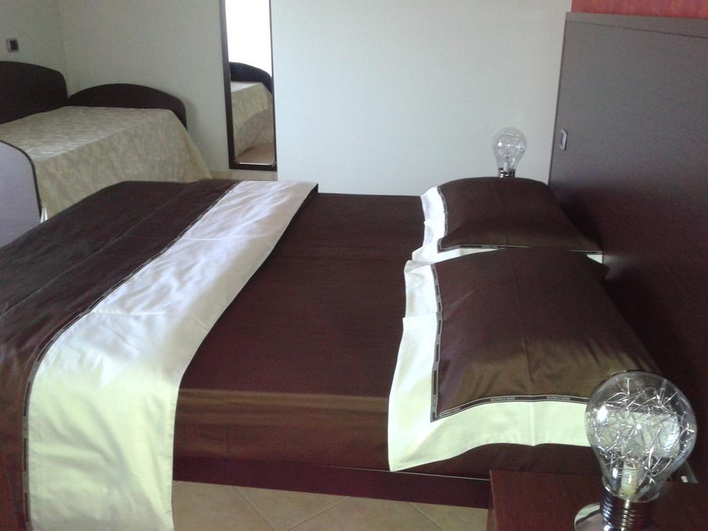 Pensione Degli Ulivi Porto SantʼElpidio Habitación foto